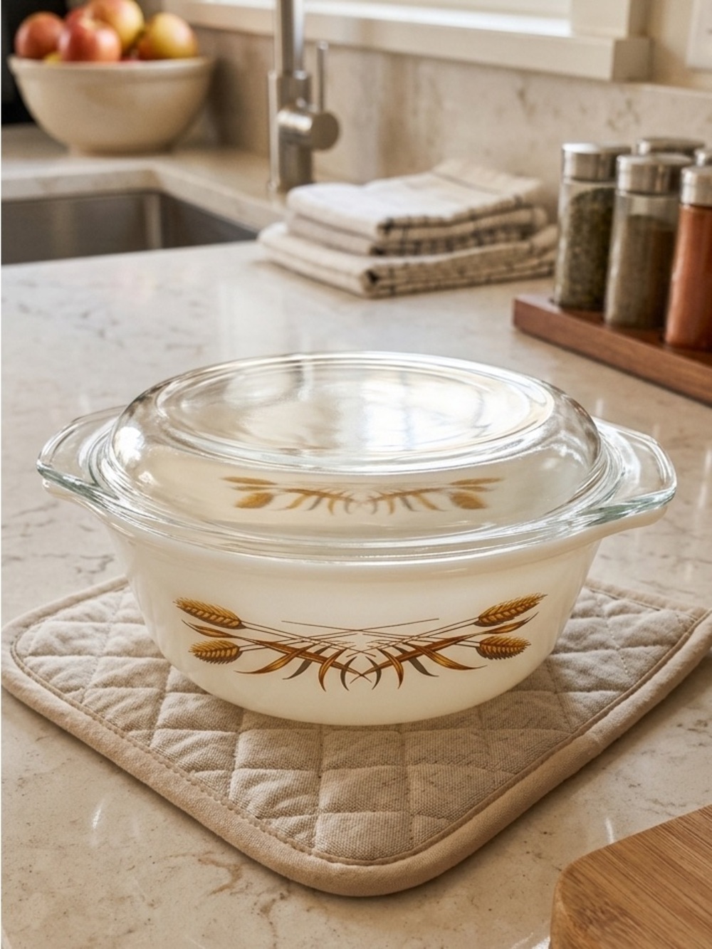 Anchor Hocking Vintage Fire-King Golden Wheat Pattern 1 Qt Casserole Dish